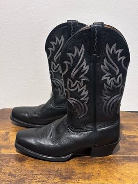 Ariat Black Leather Western Boots with Silver Stitching
